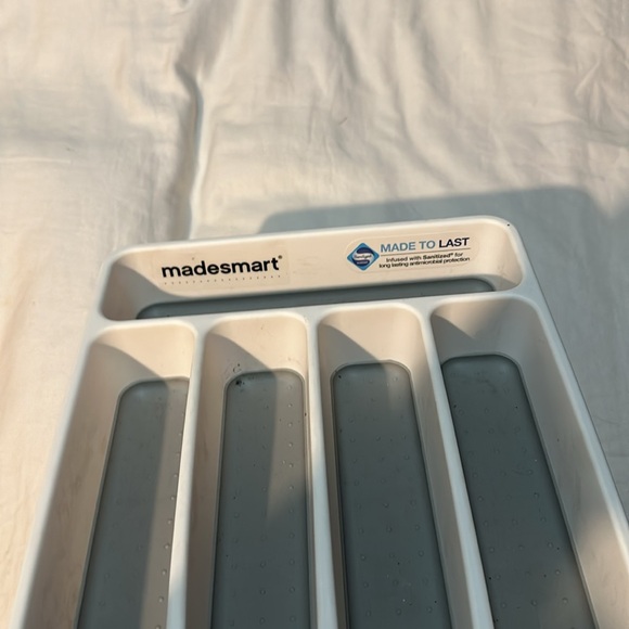 BRAND NEW NEVER USED SILVERWARE ORGANIZER - Picture 2 of 5